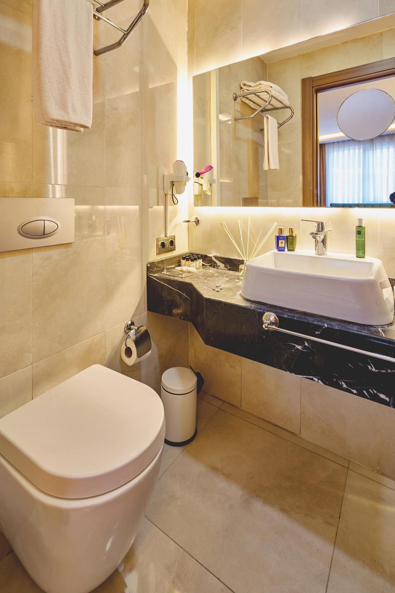Atro Hotel Istanboel